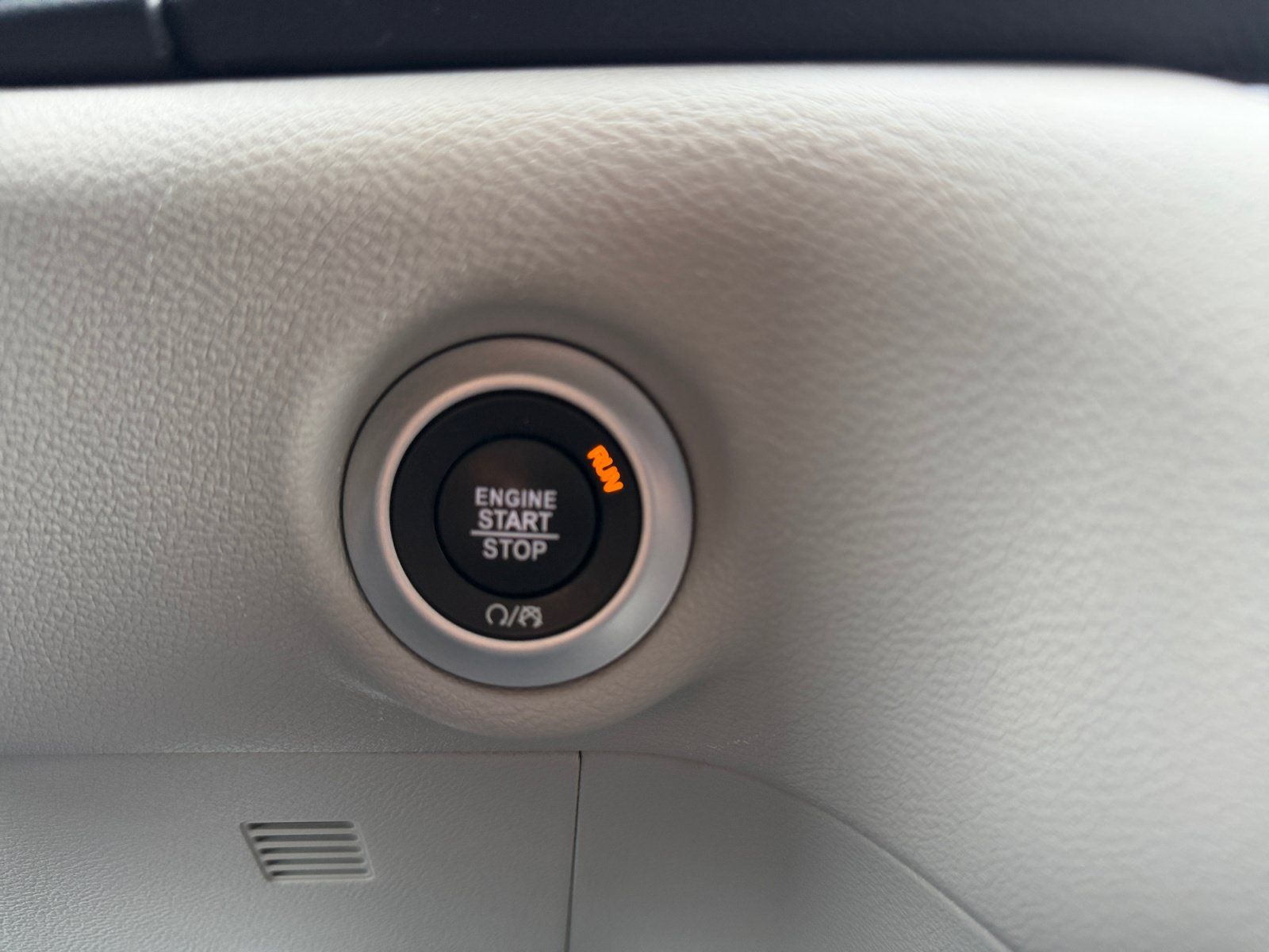 Used 2023 Chrysler Voyager LX FWD image 17