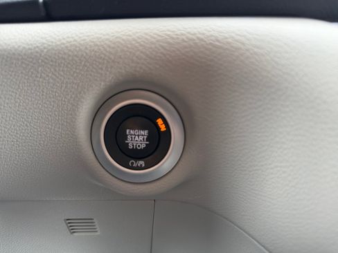 Used 2023 Chrysler Voyager LX FWD image 17