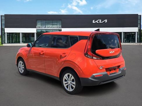 Certified 2022 Kia Soul LX FWD image 3