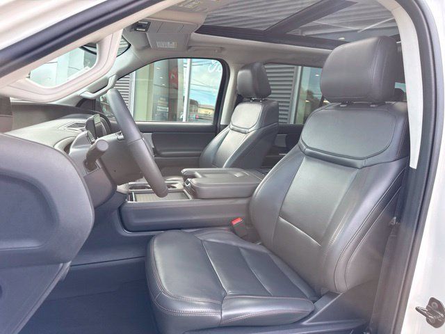 Used 2025 Ford Expedition Active AWD/4WD image 12