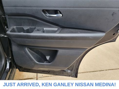 Used 2022 Nissan Pathfinder S AWD/4WD image 21