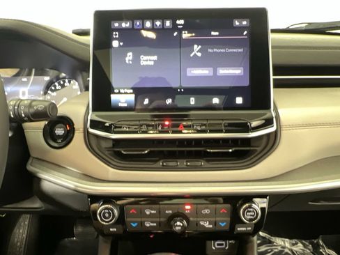 Used 2025 Jeep Compass Limited w/ Sun & Sound Group AWD/4WD image 12