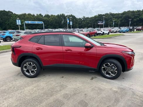 New 2026 Chevrolet Trax LT w/ Driver Confidence Package FWD image 8