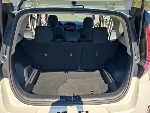 Used 2023 Kia Soul LX image 12