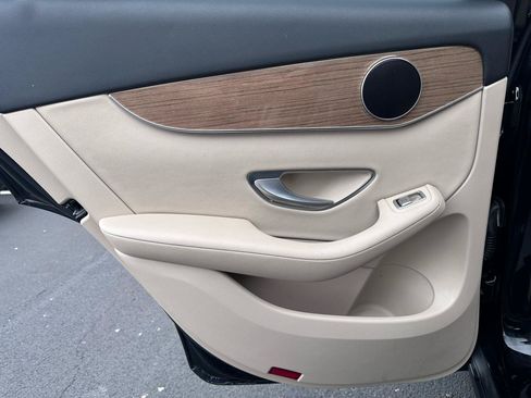 Used 2018 Mercedes-Benz GLC 300 image 38