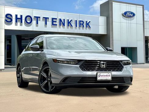 Used 2025 Honda Accord Sport image 1