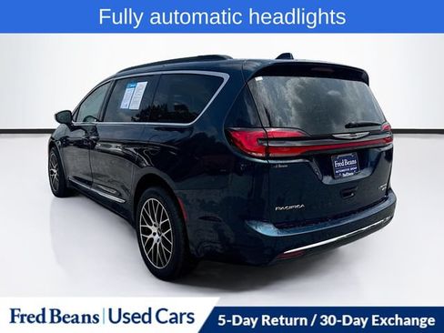 Used 2022 Chrysler Pacifica Limited w/ Uconnect Theater Family Group AWD/4WD image 6