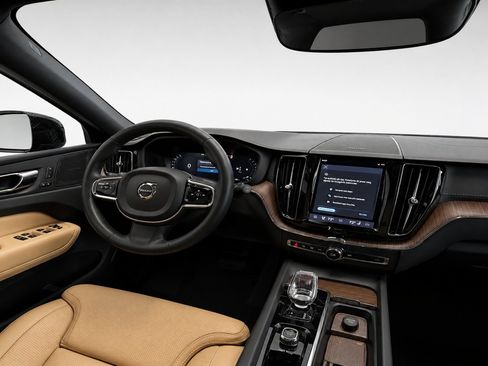 Certified 2023 Volvo XC60 B5 Ultimate w/ Climate Package FWD image 22