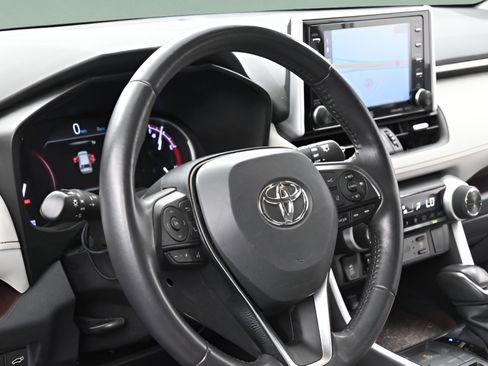 Used 2019 Toyota RAV4 Limited w/ Cold Weather Package FWD image 33
