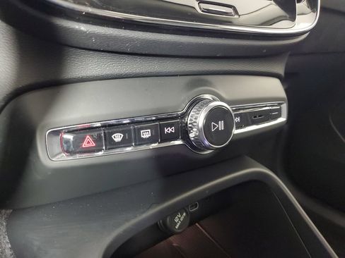 Certified 2026 Volvo XC40 B5 Plus AWD/4WD image 32