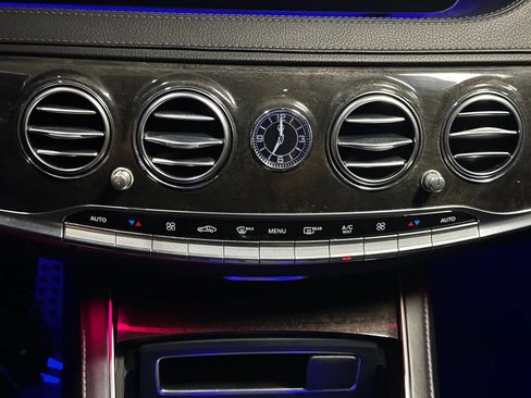 Used 2018 Mercedes-Benz S 560 Sedan image 40