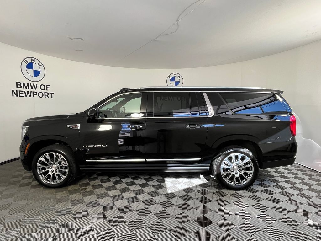 Used 2025 GMC Yukon XL Denali w/ Denali Reserve Package AWD/4WD image 12