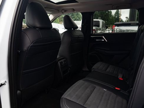 New 2025 Mitsubishi Outlander SE image 21