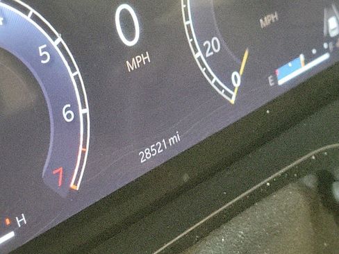 Used 2023 Jeep Grand Cherokee Altitude image 3