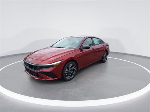 New 2025 Hyundai Elantra SEL image 4