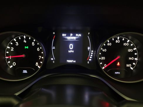 Used 2018 Jeep Compass Latitude FWD image 23