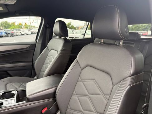 Used 2024 Volkswagen Atlas Cross Sport SE FWD image 14