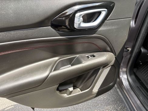 Used 2024 Jeep Compass Trailhawk image 8