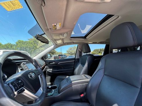 Used 2016 Toyota Highlander Limited FWD image 12
