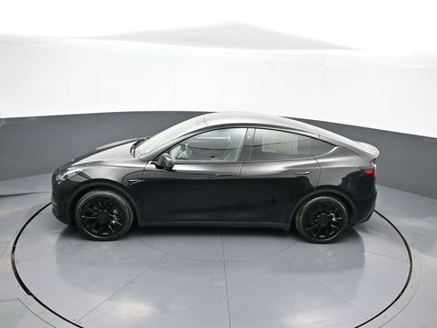 Used 2023 Tesla Model Y Long Range image 42