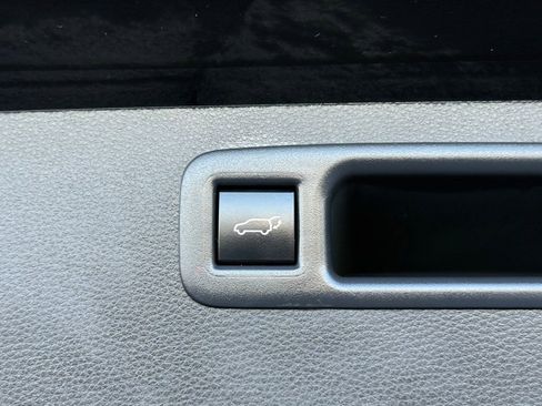 Certified 2023 Toyota Highlander XLE image 16