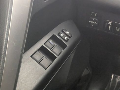 Used 2016 Toyota RAV4 XLE w/ Convenience Package AWD/4WD image 17