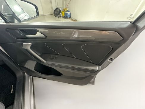 Used 2022 Volkswagen Tiguan SE w/ Panoramic Sunroof Package image 32