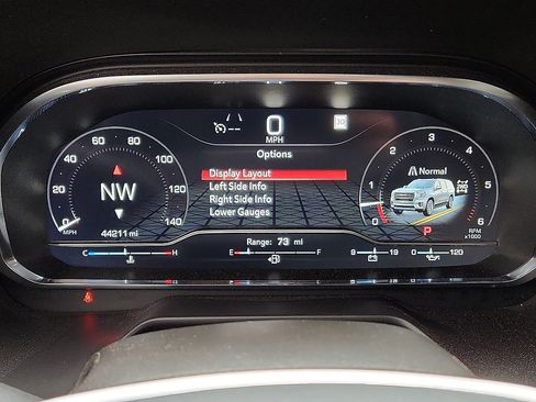 Used 2024 GMC Yukon SLT w/ SLT Luxury Package image 10