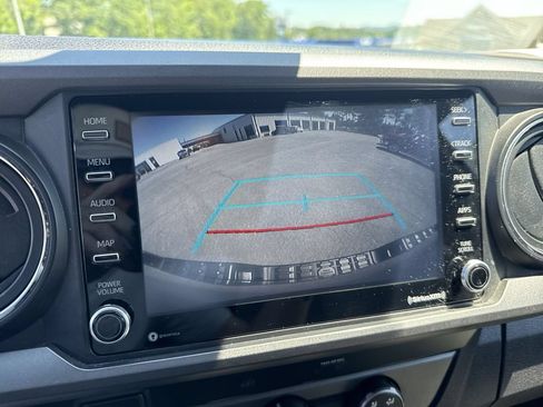 Used 2020 Toyota Tacoma TRD Off-Road w/ Technology Package AWD/4WD image 14