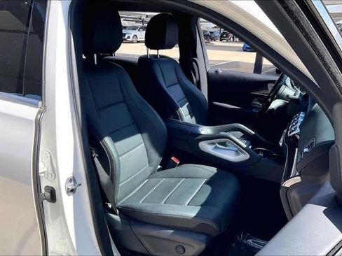 Used 2024 Mercedes-Benz GLS 450 4MATIC image 9