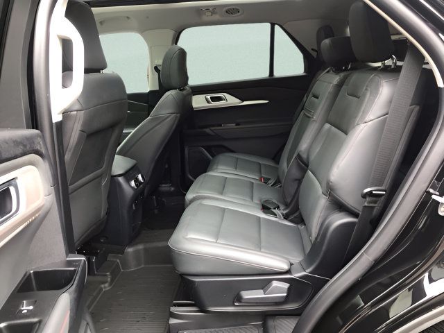 Used 2025 Ford Explorer Active w/ Active Comfort Package AWD/4WD image 13