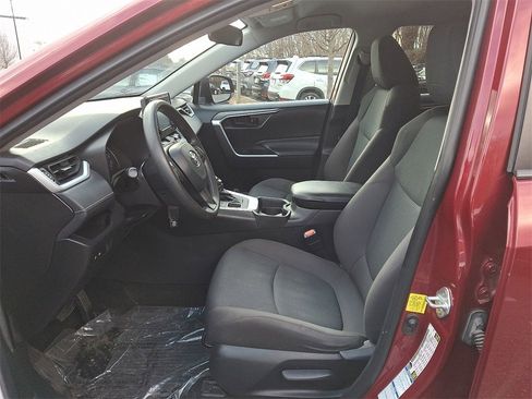 Used 2021 Toyota RAV4 LE image 13