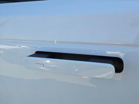 Used 2024 Land Rover Range Rover Velar Dynamic SE image 21