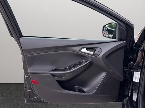 Used 2017 Ford Focus SE FWD image 13