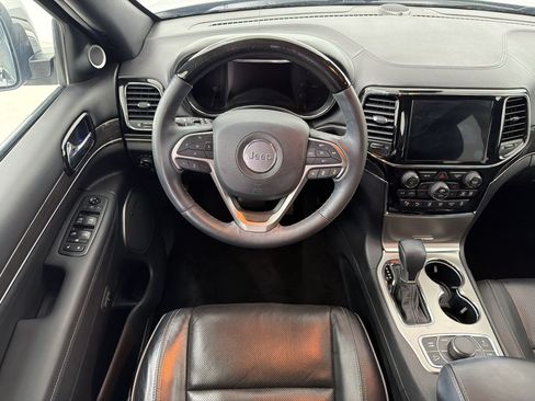 Used 2019 Jeep Grand Cherokee Overland AWD/4WD image 27