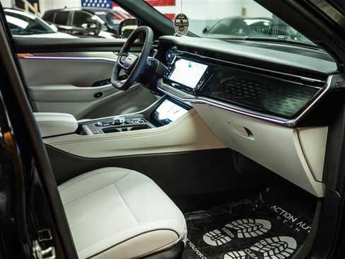 Used 2025 Jeep Wagoneer S Limited image 13