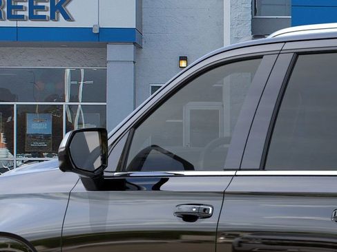 New 2025 Chevrolet Suburban Premier image 13