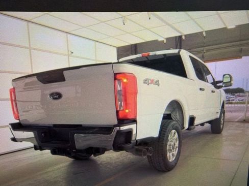 Used 2023 Ford F250 XLT AWD/4WD image 4