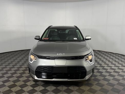 Used 2025 Kia Niro Wind w/ Wind Preserve Package FWD image 5