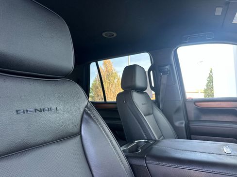 Used 2025 GMC Yukon Denali AWD/4WD image 19