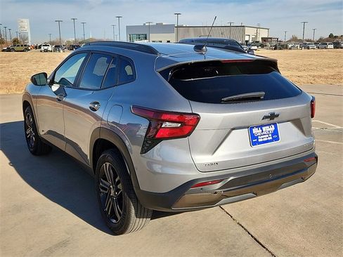 Used 2025 Chevrolet Trax ACTIV w/ Sunroof Package image 3