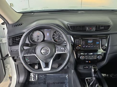 Used 2019 Nissan Rogue SV FWD image 19