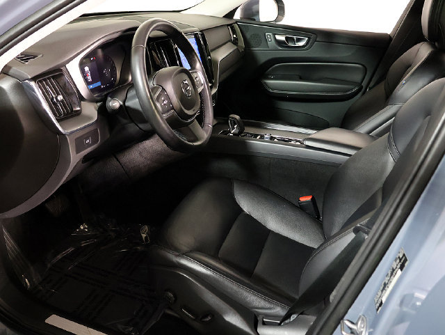 Used 2023 Volvo XC60 B5 Core AWD/4WD image 12