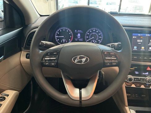 Used 2020 Hyundai Elantra SEL w/ Winter Weather Package FWD image 16