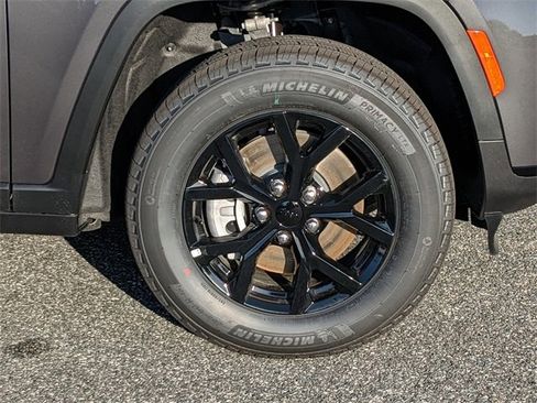 New 2025 Jeep Grand Cherokee L Laredo image 10