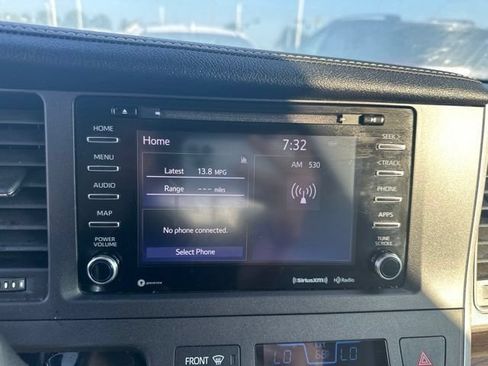 Used 2020 Toyota Sienna XLE w/ Carpet Mat Package FWD image 9