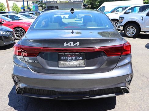Used 2023 Kia Forte LXS FWD image 4