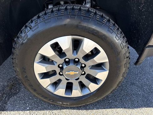 Used 2023 Chevrolet Silverado 2500 Custom w/ Custom Value Package image 9