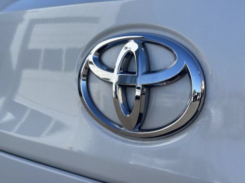 Used 2022 Toyota Corolla Cross L AWD/4WD image 10