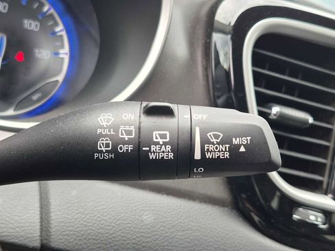 Used 2023 Chrysler Pacifica Touring-L FWD image 23